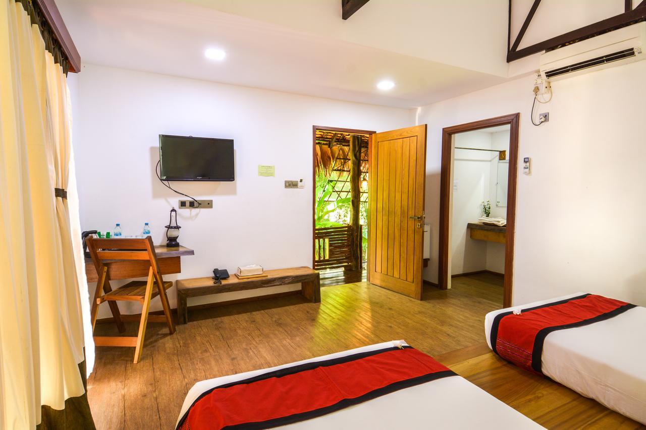 Hotel Queen Jamadevi Моламьяйн Экстерьер фото