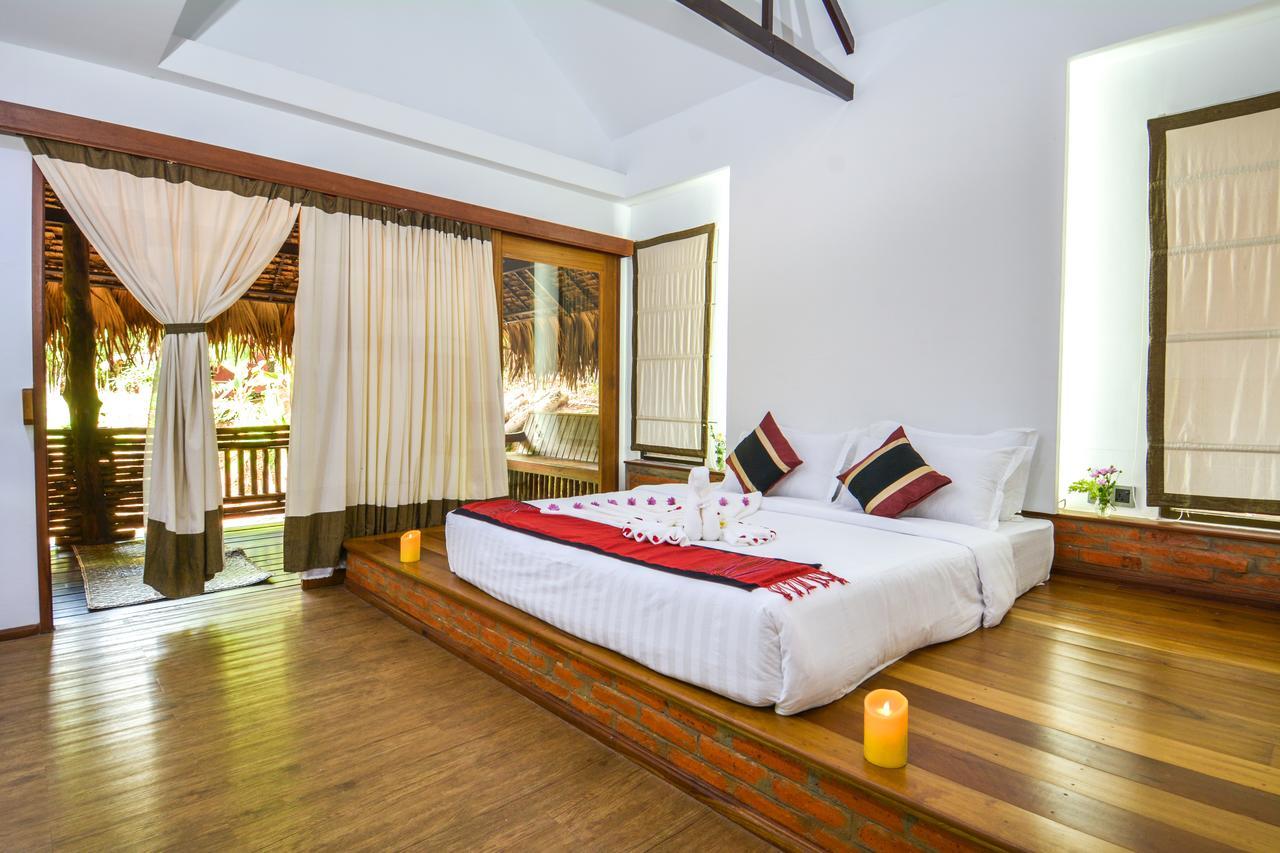 Hotel Queen Jamadevi Моламьяйн Экстерьер фото