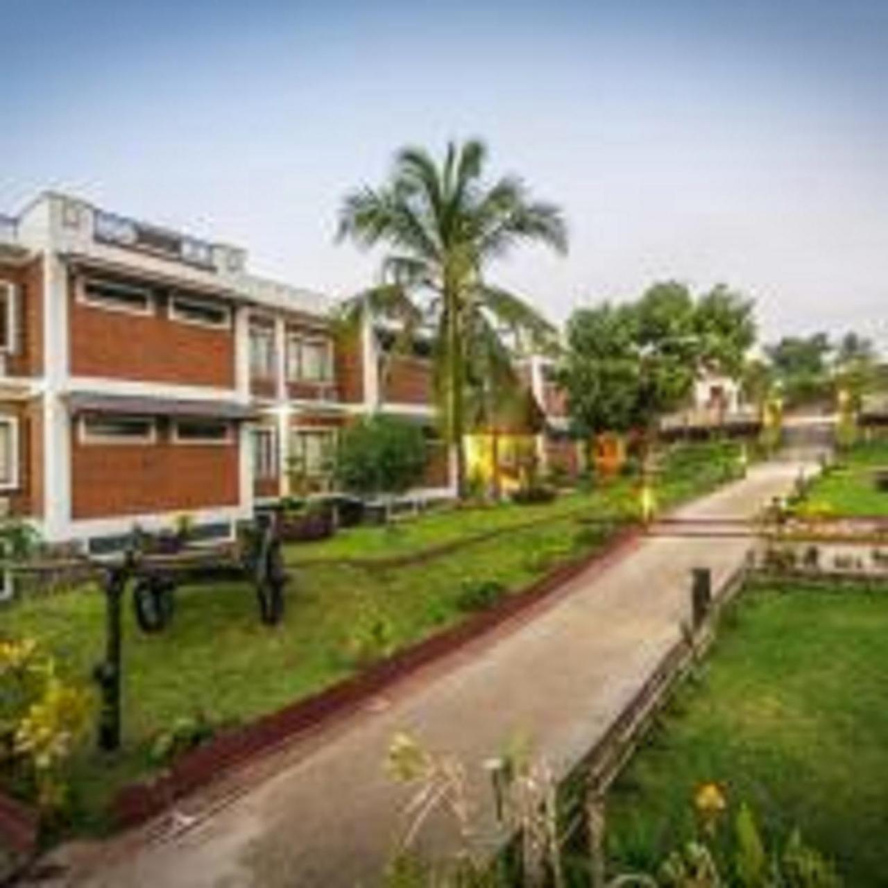 Hotel Queen Jamadevi Моламьяйн Экстерьер фото